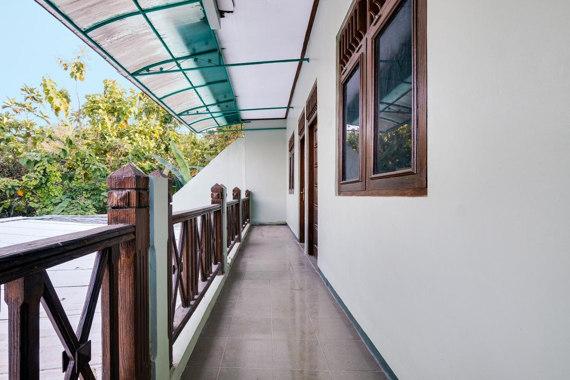 Spot On 92068 Pudja Kesuma Homestay Syariah Джок'якарта Екстер'єр фото