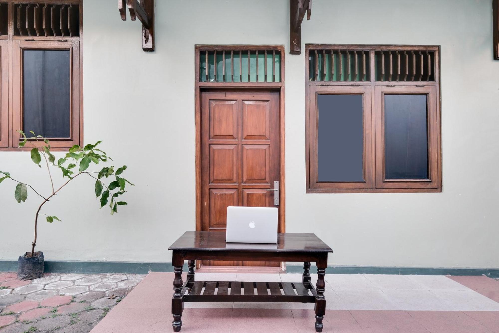 Spot On 92068 Pudja Kesuma Homestay Syariah Джок'якарта Екстер'єр фото